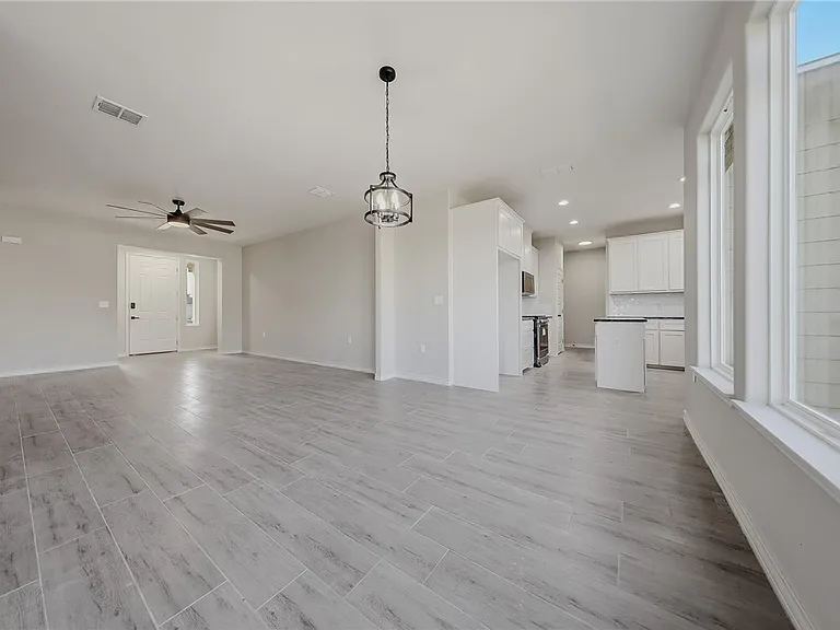 710 Mereet Dr — Photo 7