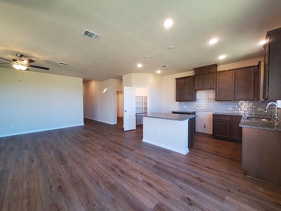 4th image of 1405 Whitney Ln