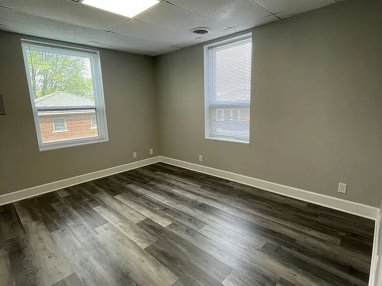 815 W. Columbia — Photo 28