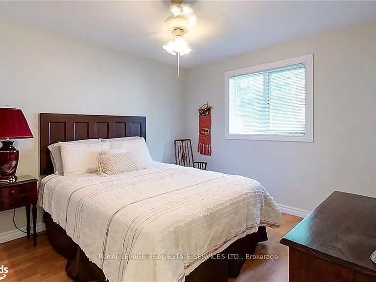 112 Bruce St S — Photo 18