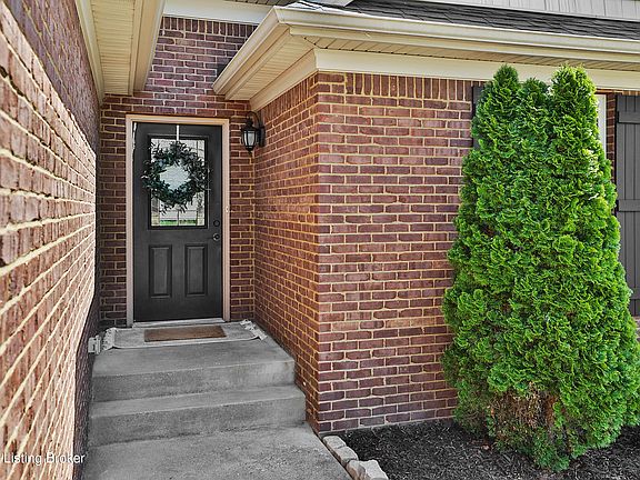3rd image of 427 Oakview Dr