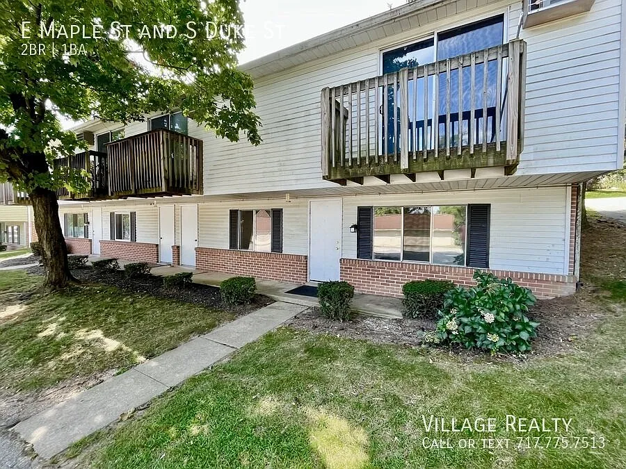 NO steps! Huge 2-Bed apartment with new cabinets & washer/dryer hookup! — Photo 4