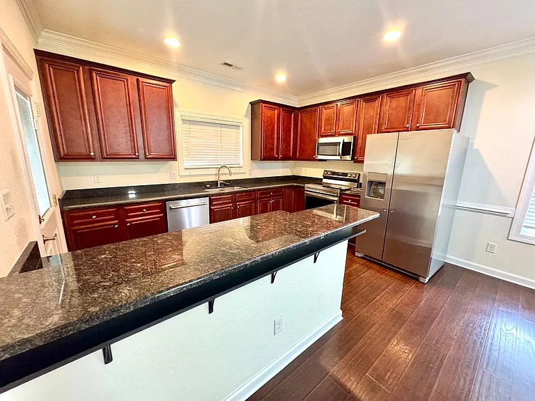 113 Crocker St — Photo 14