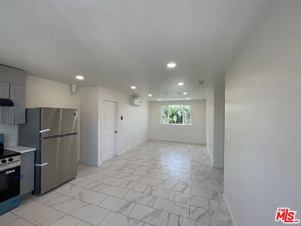 3 bed, 2.0 bath, $3,095 — Photo 4