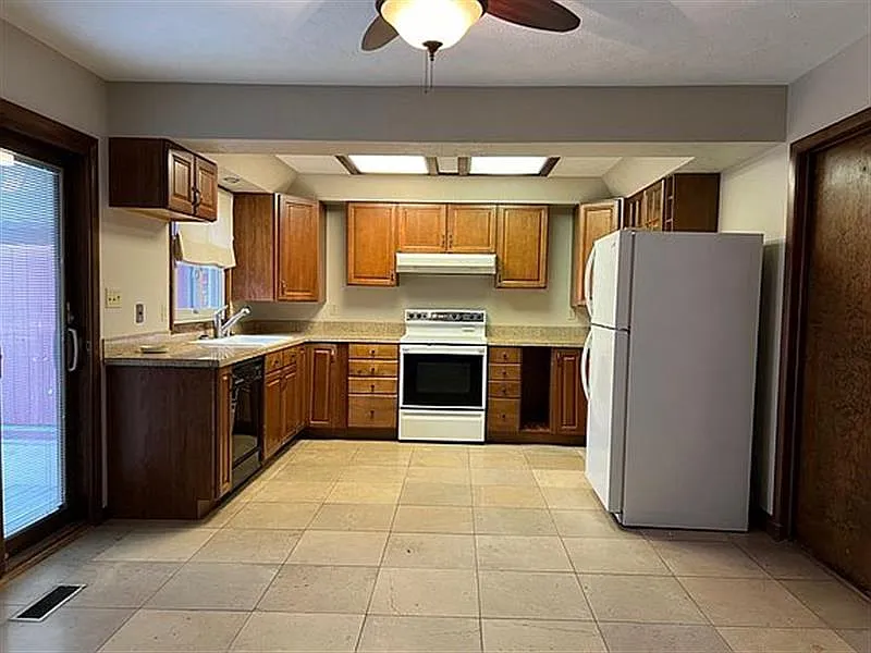 1218 HAHN CT — Photo 3
