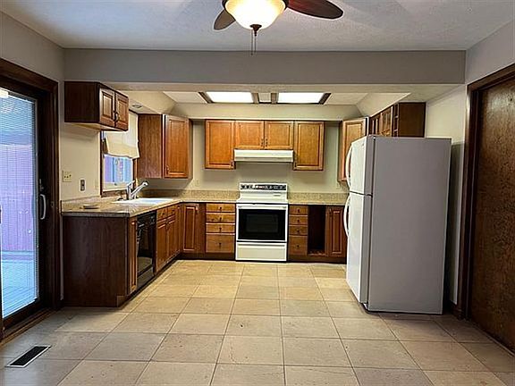 3rd image of 1218 Hahn Ct #1