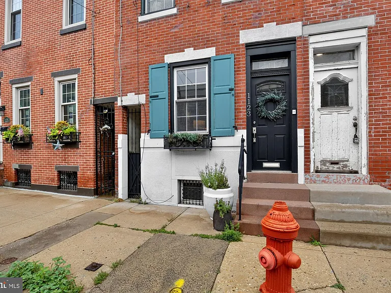 1123 E Eyre St — Photo 24