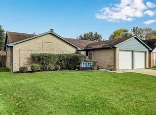 10913 Mesquite Dr, La Porte, TX 77571
