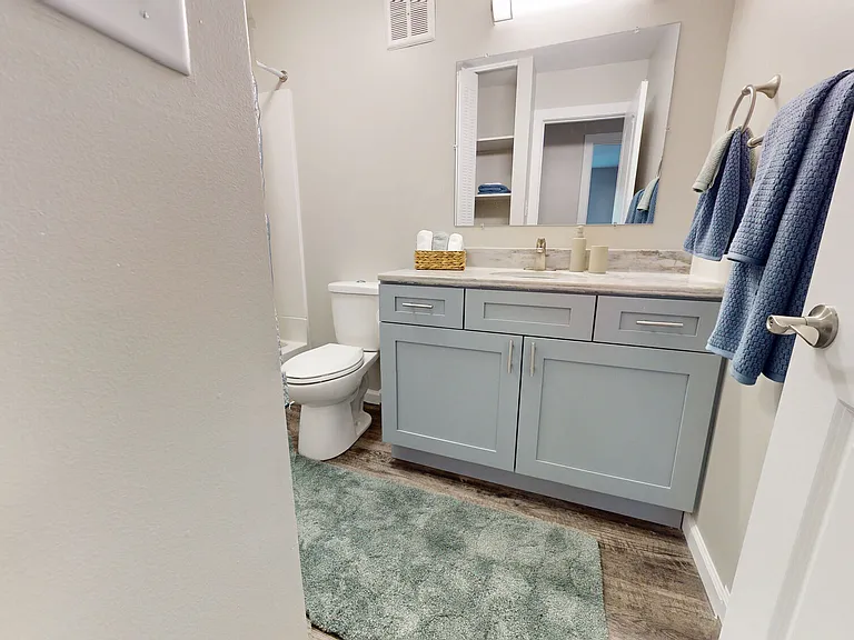 Broadway Crossing Apartments — Photo 28