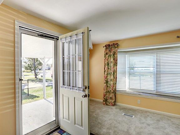 2nd image of 921 Oriole Cir