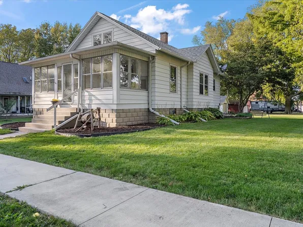 100 W Charles St, Mc Lean, IL 61754