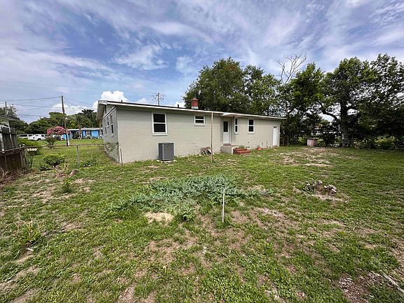 3rd image of 2711 Red Oak Dr