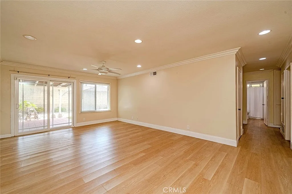 3 bed, 1728 sqft, $4,300 — Photo 3