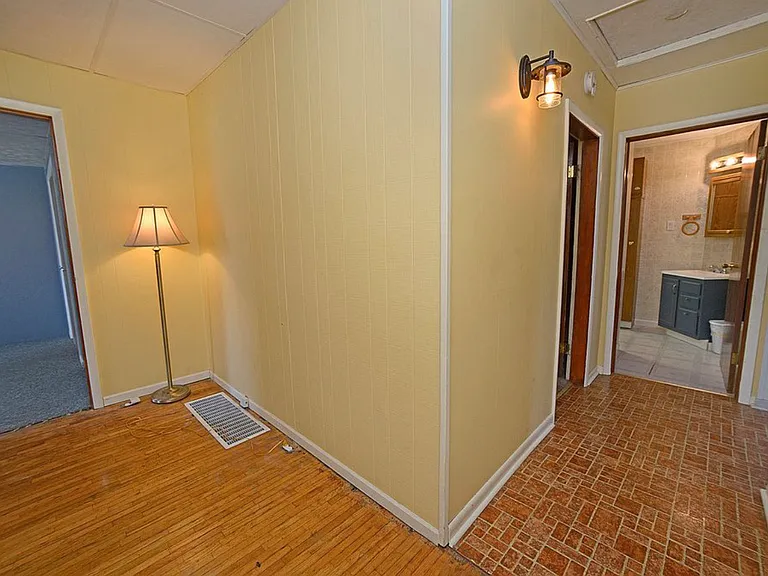 1105 W Lafayette St — Photo 9