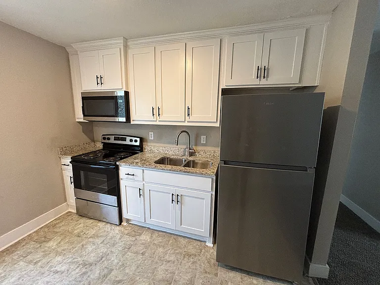 808 Jane Dr — Photo 3