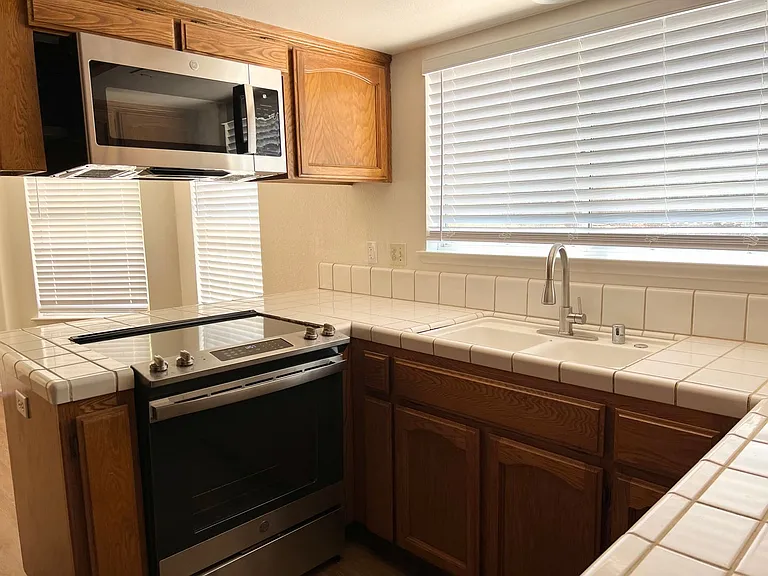 993 E Edgemont Dr — Photo 11