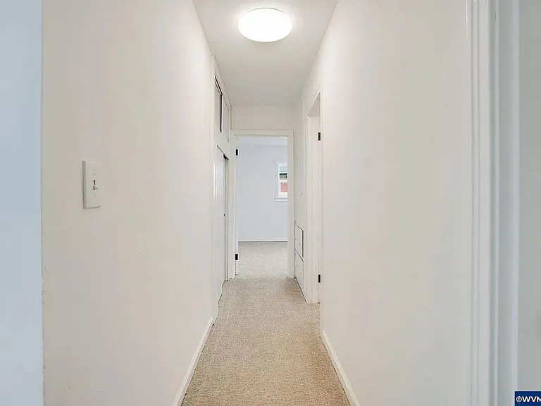 242 Jackson St E — Photo 22
