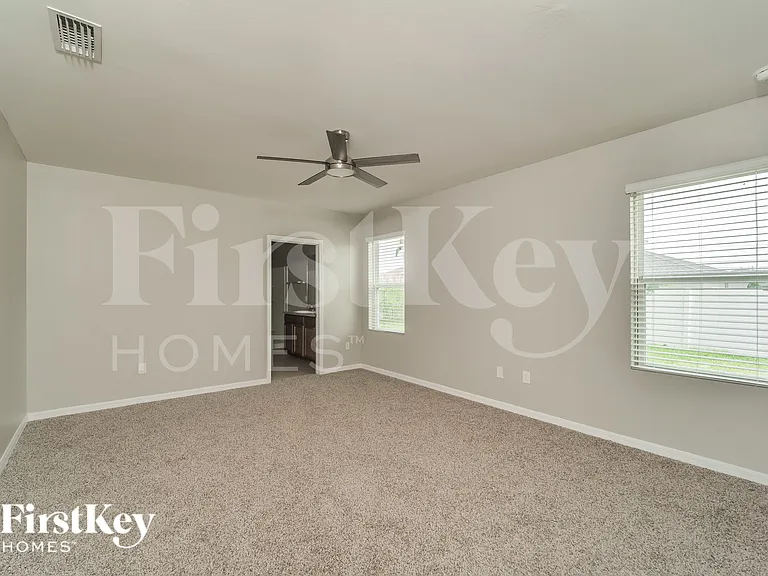 217 NW 9th St — Photo 9