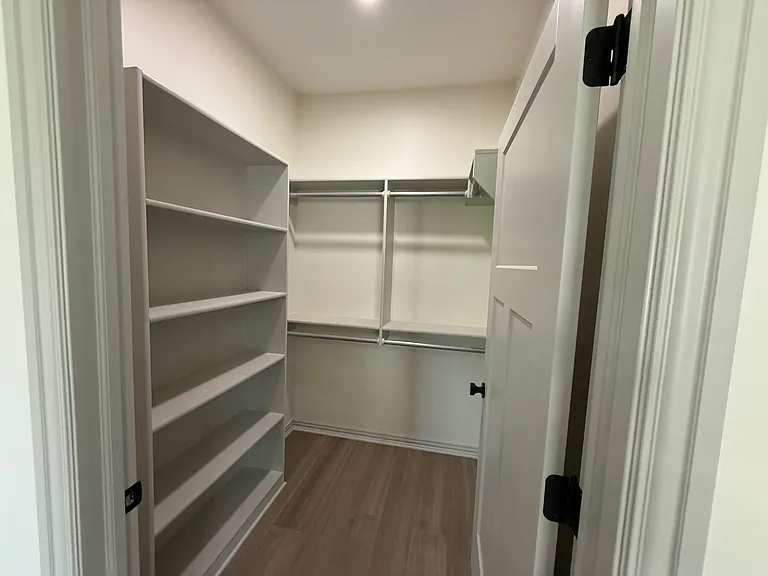 405 W Allison St — Photo 10