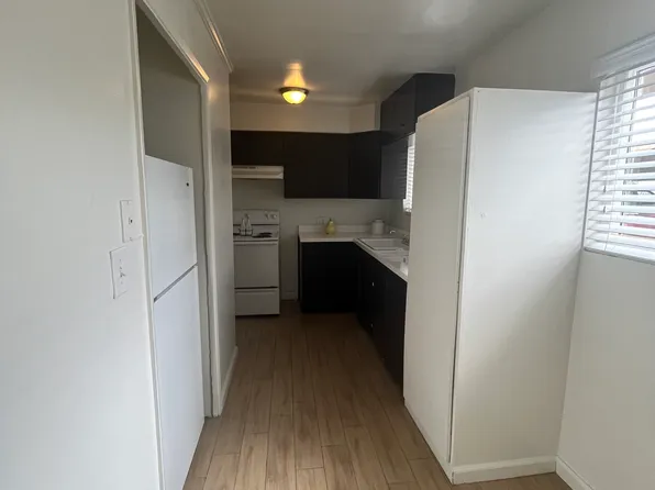 24370 Newhall Ave APT 8, Newhall, CA 91321