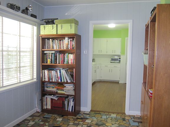 5th image of 234 Larchmont Dr
