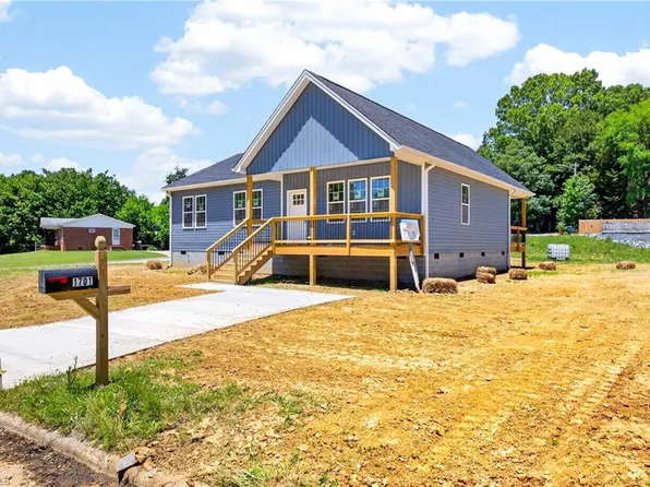 1701 Gavin Dr, High Point, NC 27260