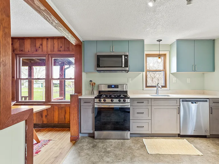3848 Academy Rd — Photo 2