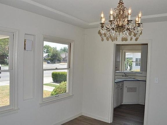 3rd image of 425 N Chestnut Ave