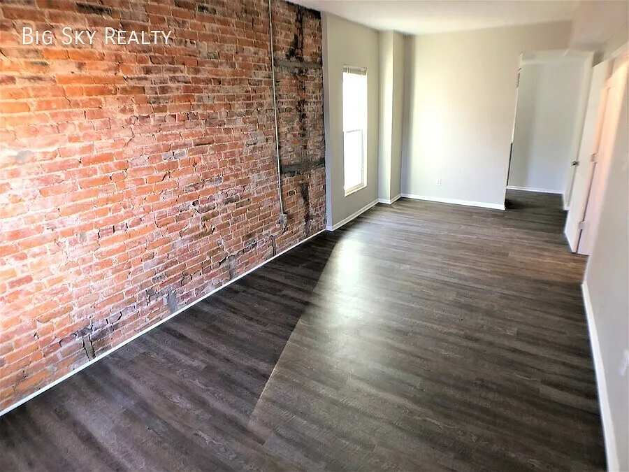 881 Oak Street — Photo 2