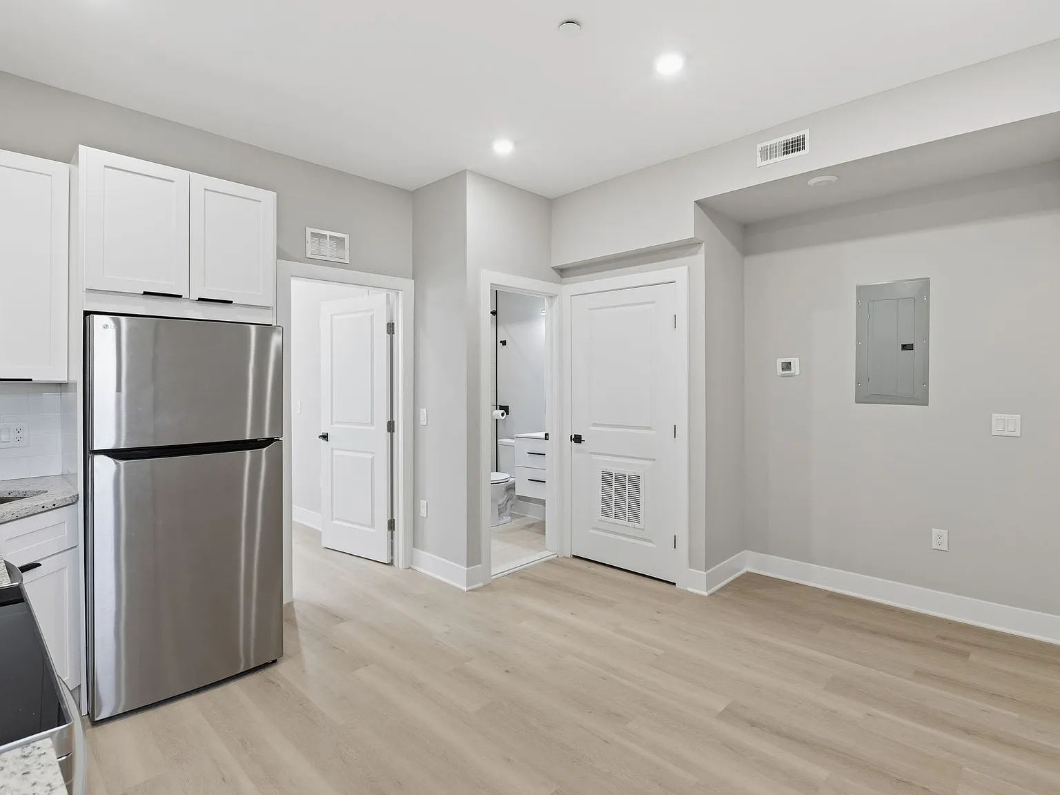 2 bed, 750 sqft, $2,000 — Photo 4