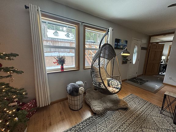 5th image of 693 Taylor Way
