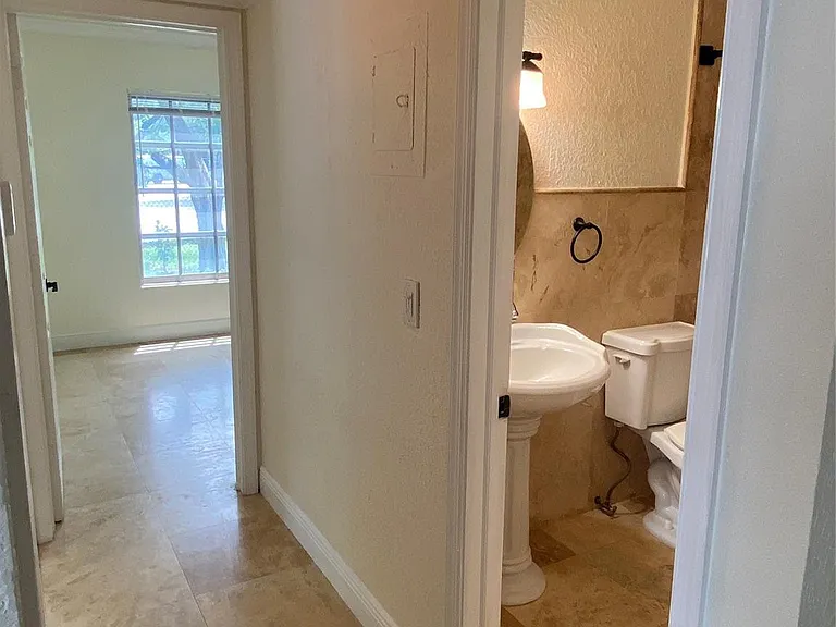 2200 NE 66th St #1412 — Photo 18