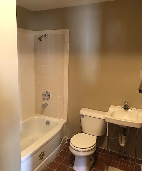 217-219 Bates Ave — Photo 5