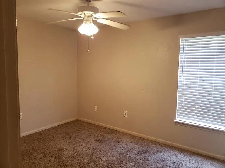 2211 Conway Dr — Photo 5