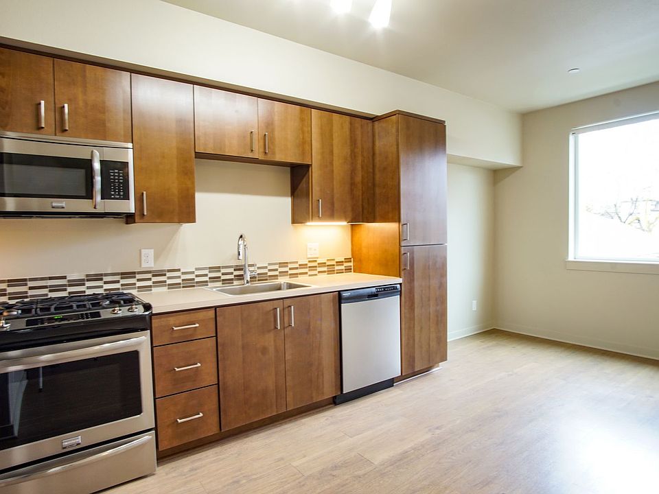 1st image of 2250 NE Glisan St #209