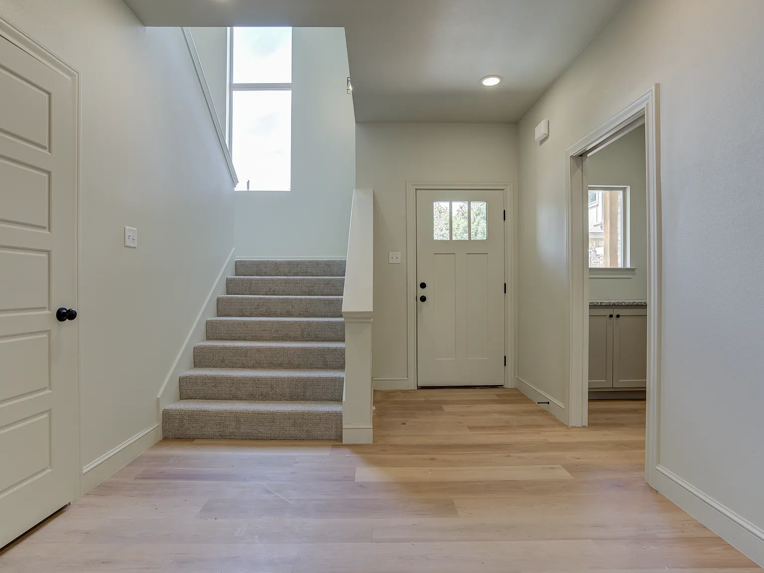 3 bed, 2.5 bath, 1640 sqft, $2,000 — Photo 2
