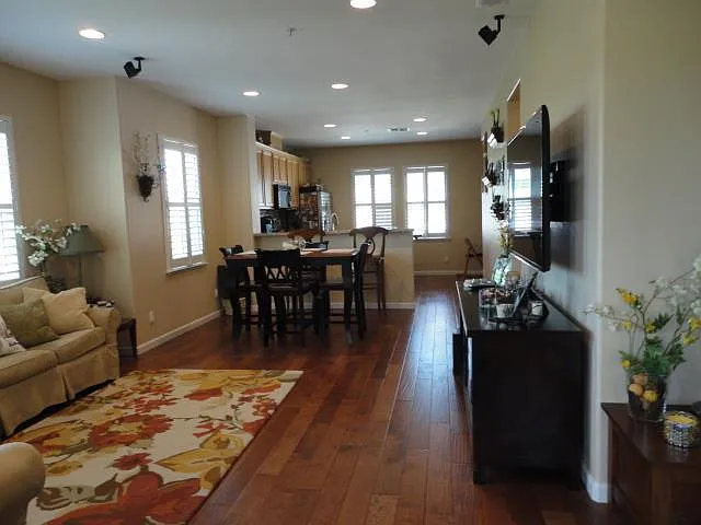 2112 Lindsey Ct — Photo 6