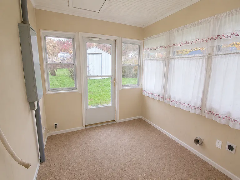 969 Monarch Rd — Photo 8