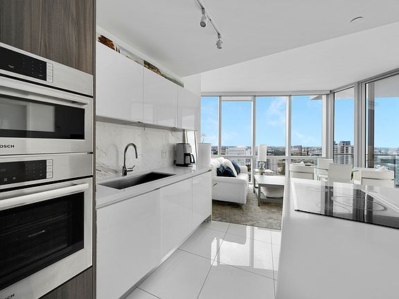 5th image of 851 NE 1st Avenue #2410