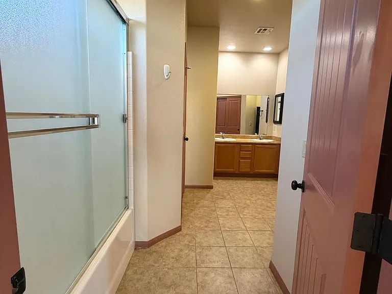 7425 Kellogg Ave — Photo 11