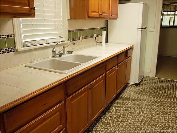 3rd image of 110 Country Club Dr