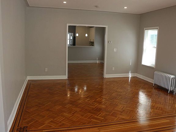 3rd image of 4311 Avenue