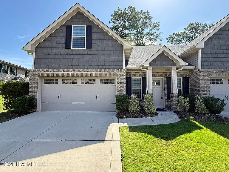 121 Lark Dr — Photo 1