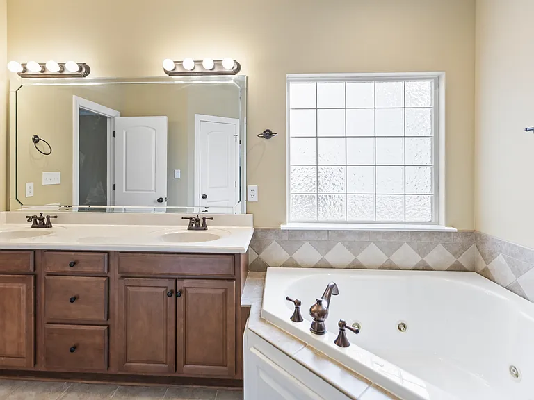 1624 Brook Hollow Dr #1-B — Photo 16