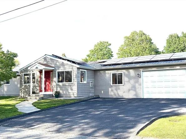 3 Roseanne Dr, Fairhaven, MA 02719