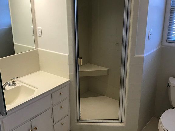 5th image of 431 Wayne Ave #431