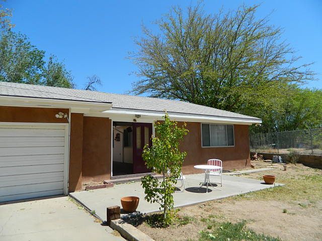 1st image of 300 Orchard Pl SW