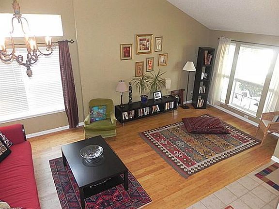 3rd image of 6526 Hillview Ln