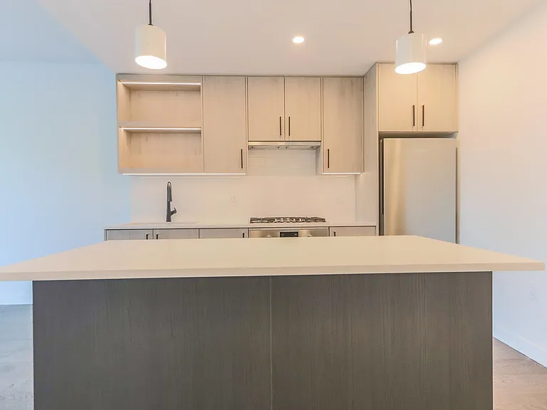 6859 Cambie St #307 — Photo 4