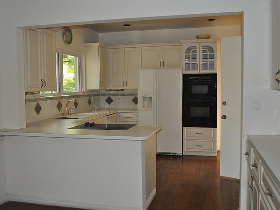 2nd image of 920 Algaringo Ave